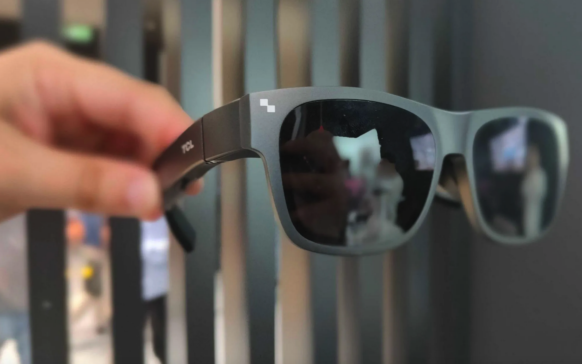 TCL NXTWEAR S: así son las nuevas gafas inteligentes con pantallas Micro OLED para ver películas en cualquier lugar